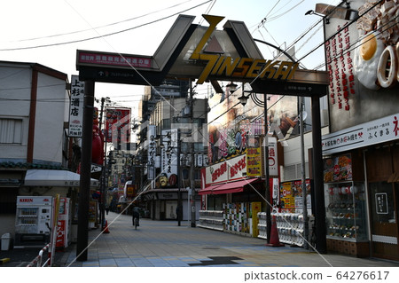 Osaka and New World are quiet after the declaration of an emergency emerged due to the spread of the new coronavirus Osaka and New World are quiet after the declaration of an emergency emerged due to the spread of the new coronavirus 64276617