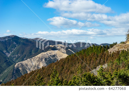 從Auntikodake山徑觀看的芝麻天空塔 從Auntikodake山徑觀看的芝麻天空塔 64277068