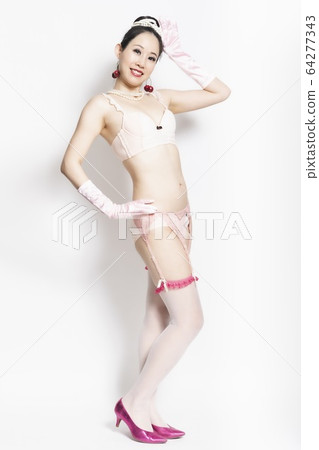 Burlesque dancer dancing Burlesque dancer dancing 64277343