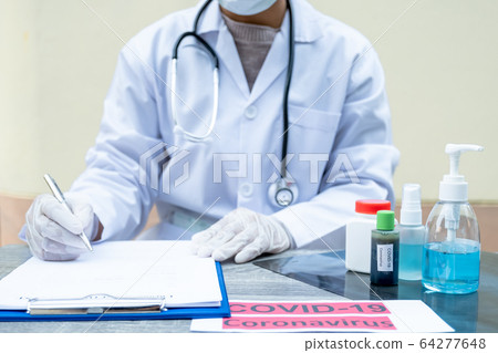 The doctor recorded the work performance during the fight against the virus covid 19 64277648