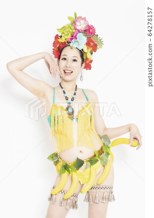 Burlesque dancer dancing 64278157