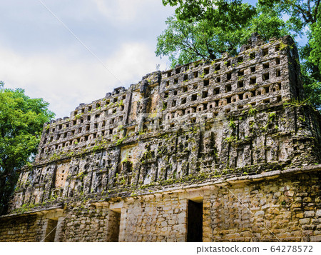 Yaxchilan ancient mayan ruins, stunning view of King Palace surrounded by the lush rainforest of Chiapas, Mexico Yaxchilan ancient mayan ruins, stunning view of King Palace surrounded by the lush rainforest of Chiapas, Mexico 64278572