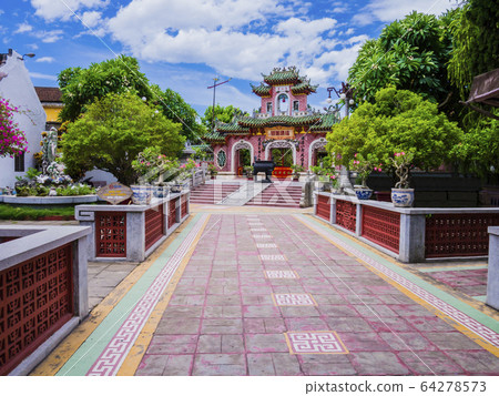 Perspective view of Gate of Phuc Kien Assembly Hall, a monumental pagoda dedicated to Thien Hau, the goddess of the sea and protector of the sailors, Hoi An, Vietnam Perspective view of Gate of Phuc Kien Assembly Hall, a monumental pagoda dedicated to Thien Hau, the goddess of the sea and protector of the sailors, Hoi An, Vietnam 64278573