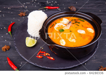 Puree soup with tomatoes and shrimp, served with boiled rice and a piece of lime Puree soup with tomatoes and shrimp, served with boiled rice and a piece of lime 64280336