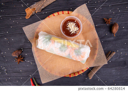 Roll with shrimp, vegetables and greens, served with ketchup and crushed nut 64280814