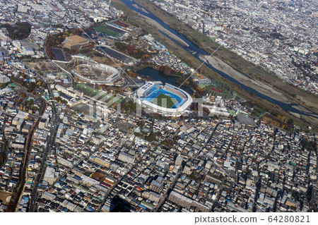 在相等的力量競技領域附近的空中射擊 64280821