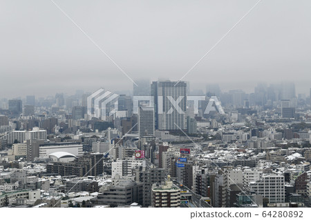 日本的東京城市景觀新型肺炎市中心凍結(澀谷和六本木)= 29(感染爆發,32年來首次降雪) 日本的東京城市景觀新型肺炎市中心凍結(澀谷和六本木)= 29(感染爆發,32年來首次降雪) 64280892