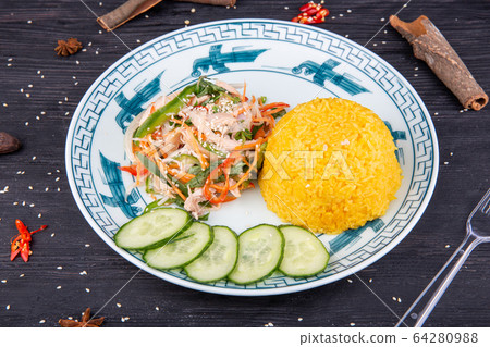 Boiled rice, served with fresh vegetables, fresh cucumbers and sesame grains 64280988