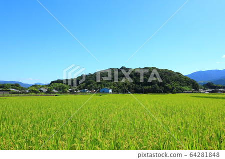 天山山與田園風光 天山山與田園風光 64281848