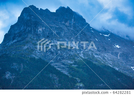 艾格峰 64282281