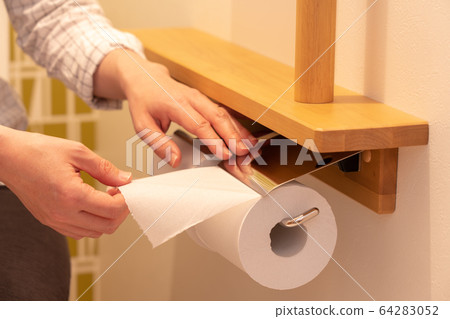 Toilet paper 64283052