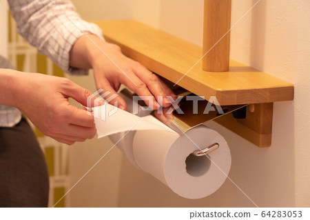 Toilet paper 64283053