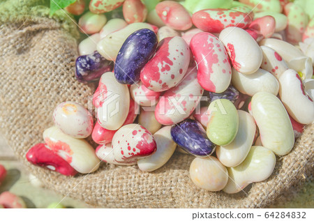 Lima beans in burlap bag 64284832