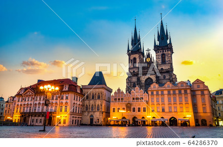 Tynsky Temple at sunrise 64286370