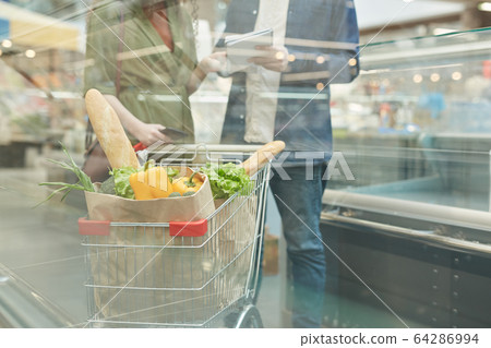 Unrecognizable Couple in Grocery Store Unrecognizable Couple in Grocery Store 64286994