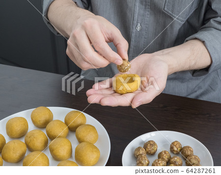 Ramadan sweets. Preparation of Egyptian cookies Ramadan sweets. Preparation of Egyptian cookies 64287261