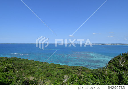 沖繩宮古島從岩島俯瞰宮古島的主島 64290783