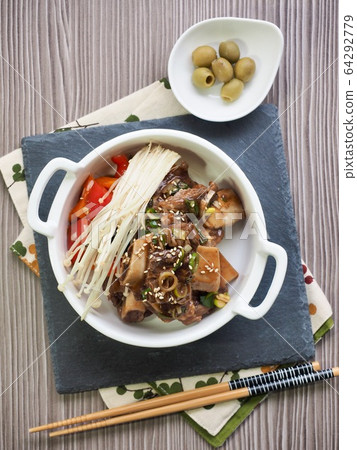 韓國傳統食品排骨蒸 64292779