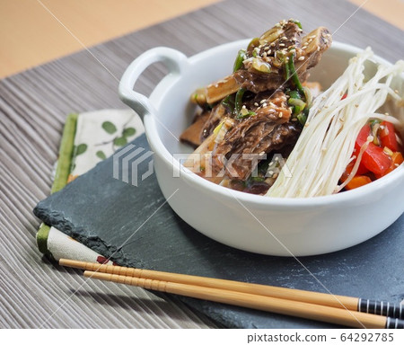 韓國傳統食品排骨蒸 64292785