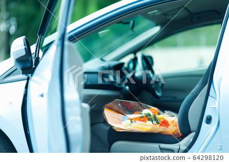 Bouquet in the passenger seat Bouquet in the passenger seat 64298120