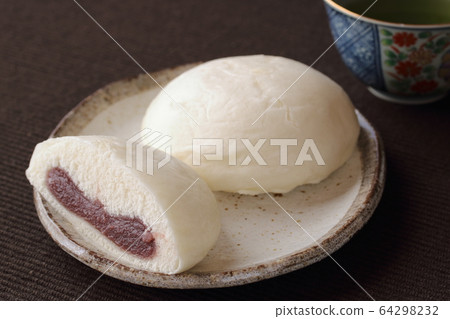 Half cut sake bun 64298232