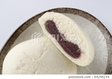 Half cut sake bun Half cut sake bun 64298234