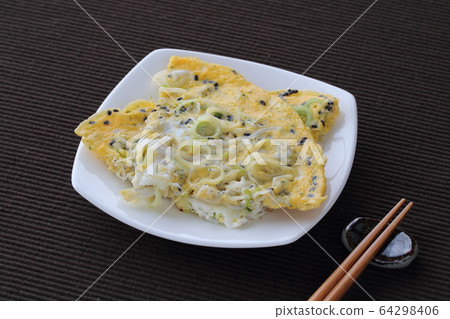 Fried egg of Shirasu 64298406