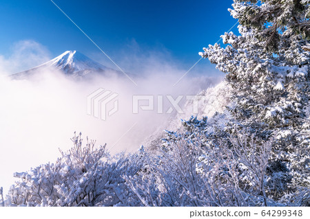 《Yamanashi Prefecture》 Mt.Fuji and snowy landscape in the sea of clouds 《Yamanashi Prefecture》 Mt.Fuji and snowy landscape in the sea of clouds 64299348