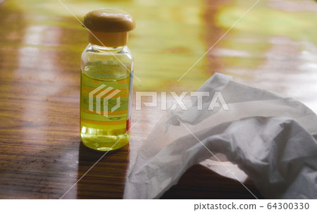 Polio vaccine vaccination bottle and Hand Sanitizer napkin Polio vaccine vaccination bottle and Hand Sanitizer napkin 64300330