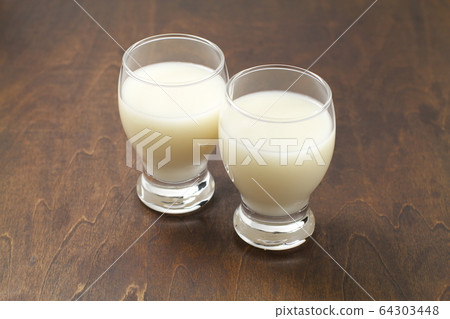 Cold amazake, amazake 64303448