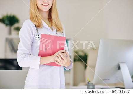 Doctor with digital tablet 64303597