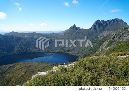 Cradle Mountain, a spectacular view of Tasmania Cradle Mountain, a spectacular view of Tasmania 64304462