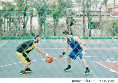 Sportsman playing defense 64304968