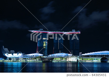 濱海灣金沙酒店因新的冠狀病毒流行而關閉,並關閉了電源 濱海灣金沙酒店因新的冠狀病毒流行而關閉,並關閉了電源 64305431