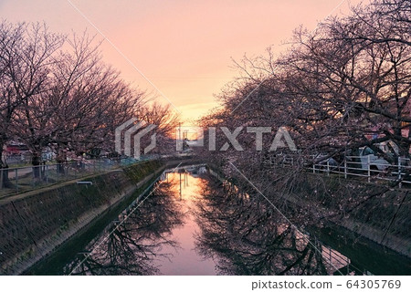 A sunset A sunset 64305769