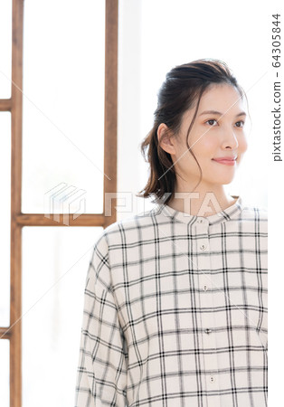 女性新生活生活方式 64305844