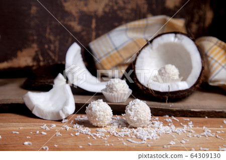 Close up of coconut with white pulp, coconut chip Close up of coconut with white pulp, coconut chip 64309130