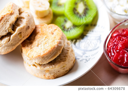 Walnut scone Walnut scone 64309878