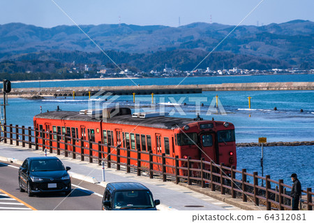 《Toyama Prefecture》Amaharashi Coast and Himi Line/Scenic Local Line 64312081