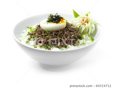 Beef Soboro Don with Egg ontop seaweed,spring Beef Soboro Don with Egg ontop seaweed,spring 64314712