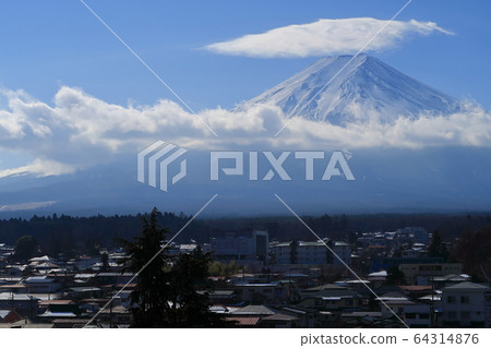 [Fujiyoshida City] View from the observation deck of Mt. Fuji Station 64314876