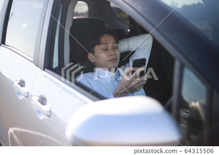 Men who leave work 64315506
