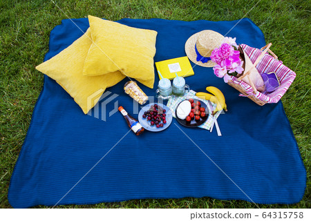 Bright summer picnic 64315758