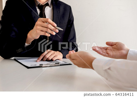 Business people hold a job profile and talk to job Business people hold a job profile and talk to job 64316411