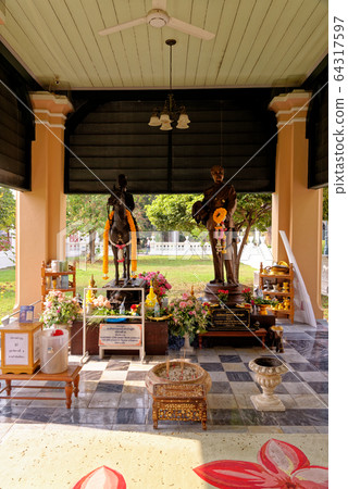 Buddha statues in Wat Niwet Thammaprawat temple Buddha statues in Wat Niwet Thammaprawat temple 64317597