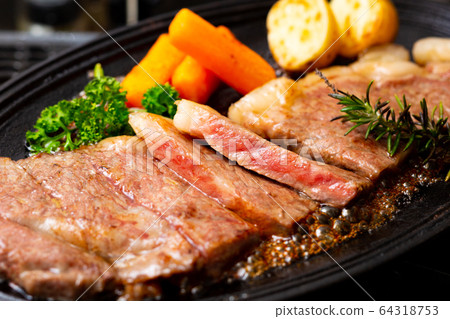Grilled steak with teppanyaki Grilled steak with teppanyaki 64318753