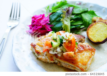 Chicken with ravigot sauce Chicken with ravigot sauce 64319845