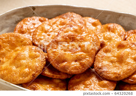 醬油糯米餅。 醬油糯米餅。 64320268