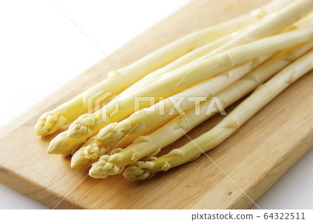 White asparagus 64322511