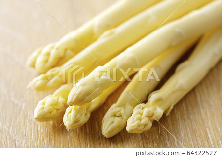 White asparagus 64322527